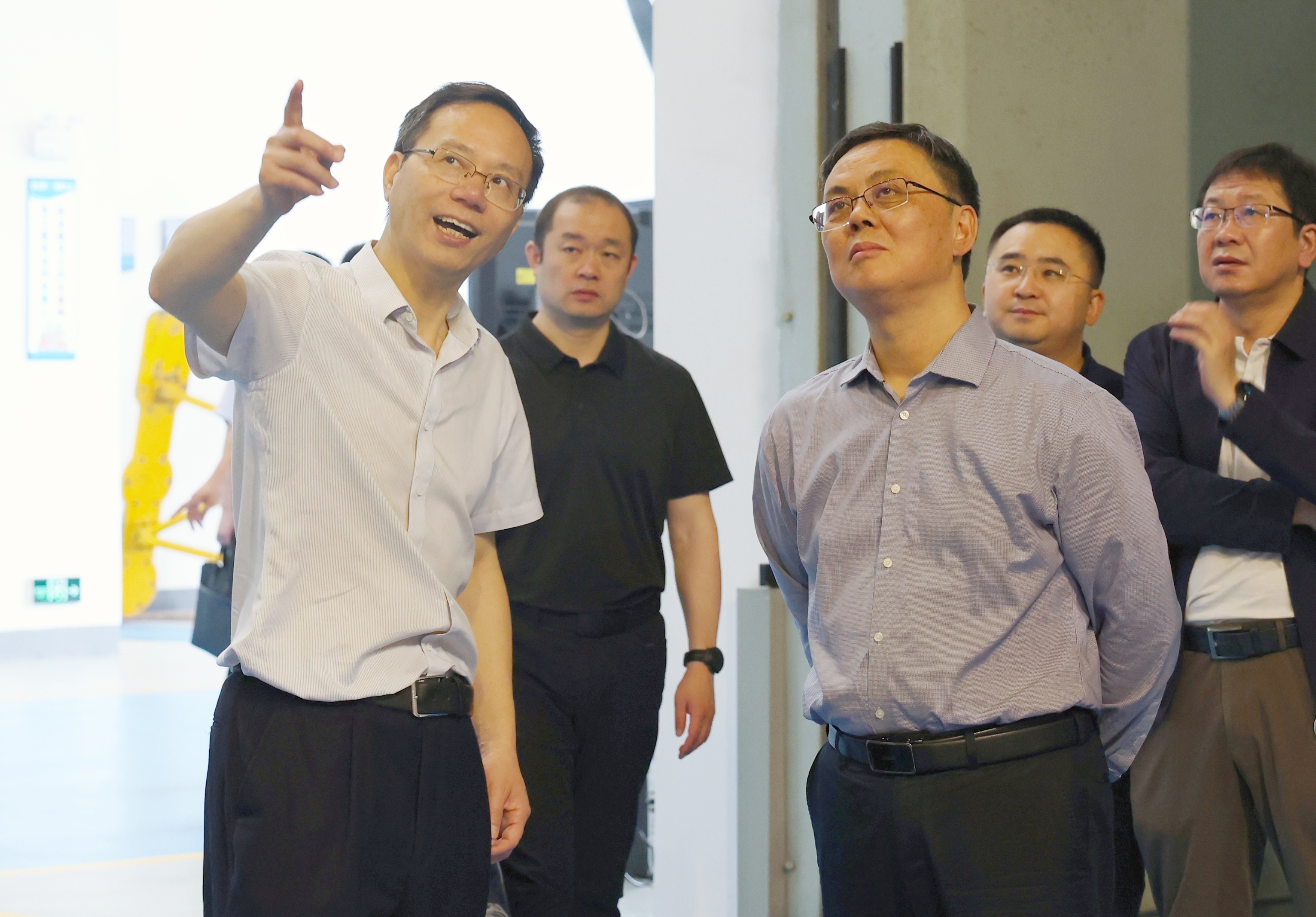 邓志伟到中国航发动研所调研